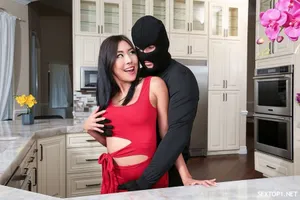 Vụng trộm cùng trai trẻ khi chồng yếu sinh lý