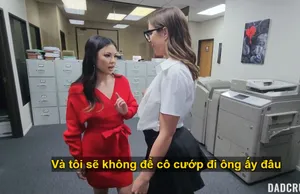 Ava Eden lừa dối bạn gái trong phòng
