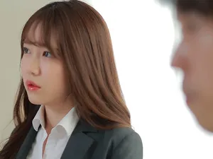Vợ yêu trả nợ giúp chồng khi bạn đến đòi nợ