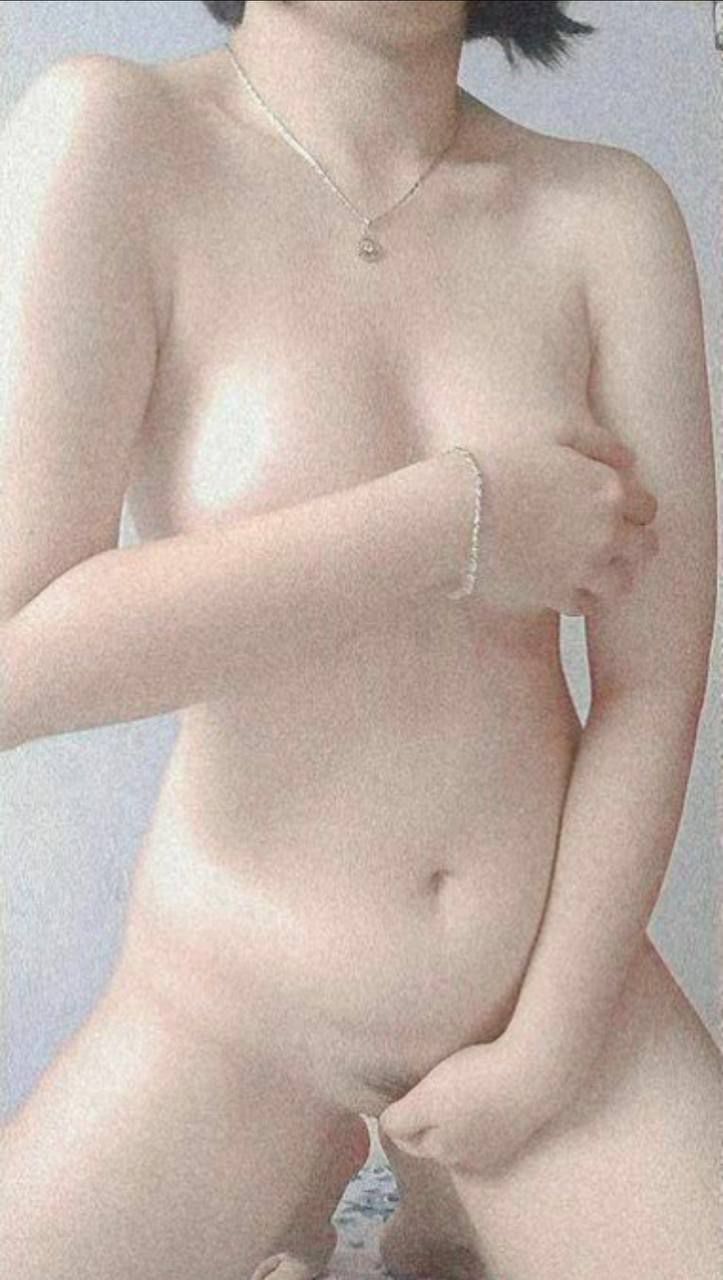 Gã chồng chán ông chồng chê, người vợ trẻ tìm đến cậu trai nhà bên để thỏa mãn